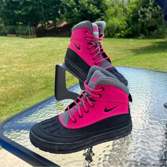 Nike acg boots pink and black sale